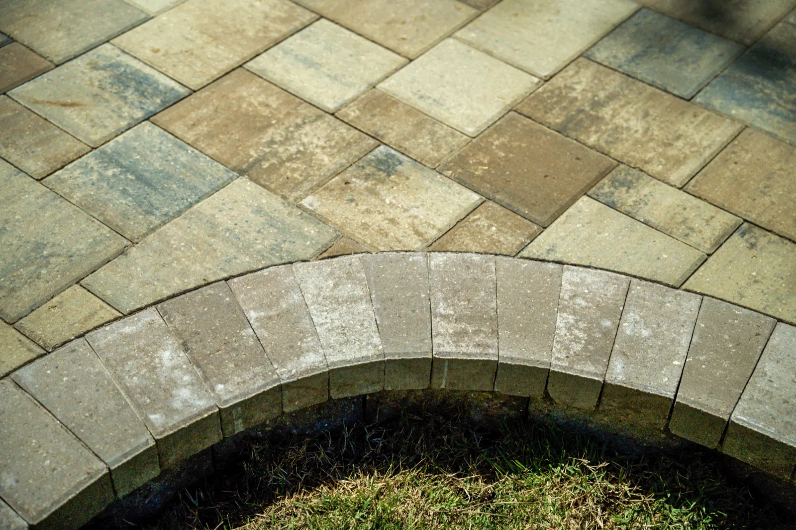 Close view of paver pattern, cuts and curved border on a patio in Baldwin County, Alabama