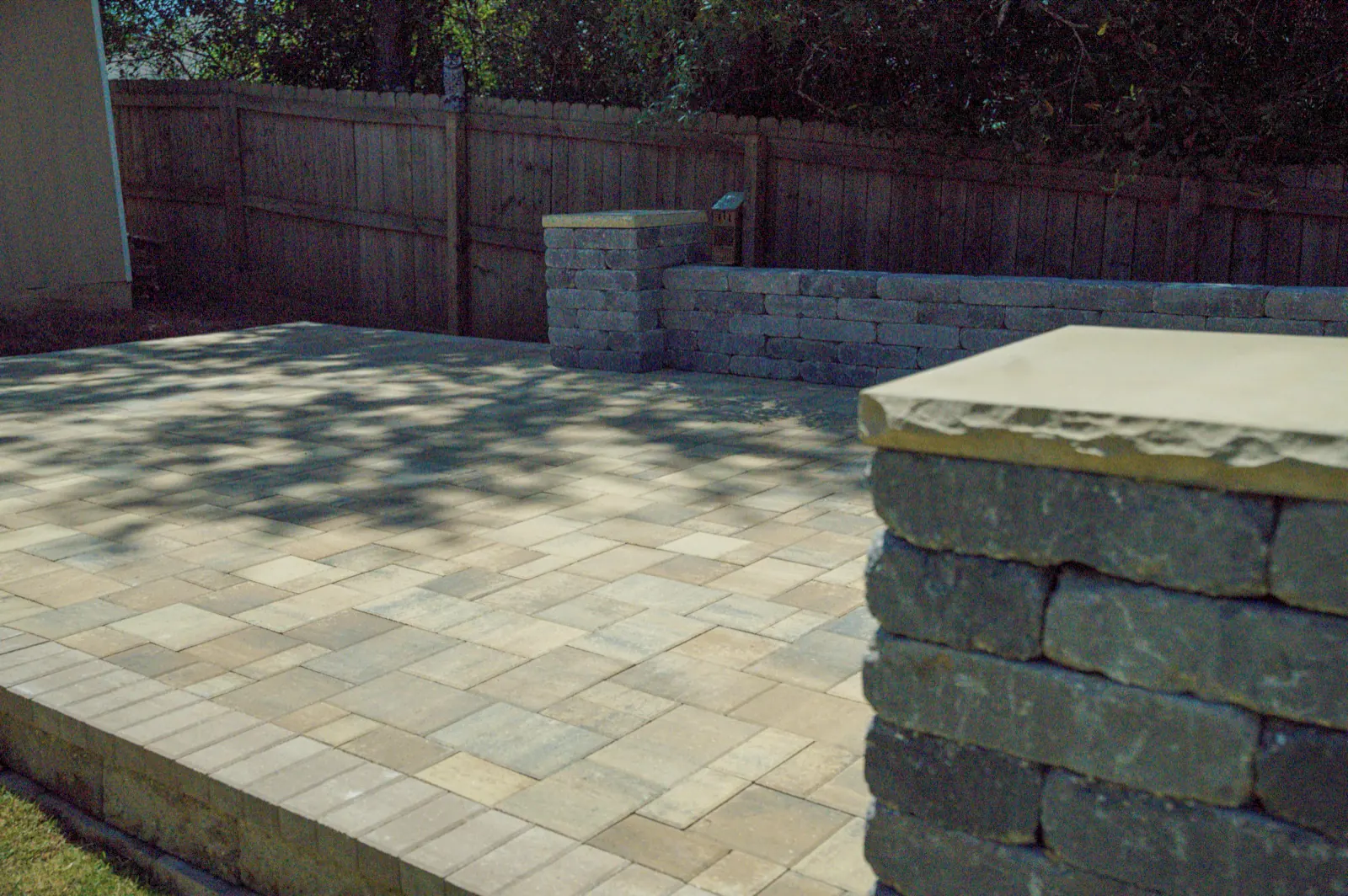 Block retaining wall and pillar built in Baldwin County, Alabama